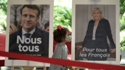 Numeroase ziare franceze ii indeamna pe alegatori sa-l voteze pe Emmanuel Macron ca sa nu ajunga Marine Le Pen la Palatul Elysee