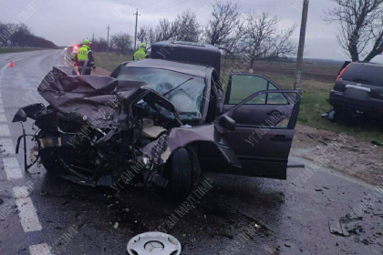 Accindent tragic la Tiraspol. O persoana a murit, iar alte 4 au fost ranite, dupa ce doua masini s-au lovit puternic. Imagini de la locul faptei - FOTO Accindent tragic la Tiraspol. O persoana a murit, iar alte 4 au fost ranite, dupa ce doua masini s-au lovit puternic. Imagini de la locul faptei - FOTO