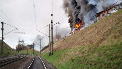 Cinci gari din Ucraina bombardate. Cel putin 5 persoane au fost ucise iar 18 sunt ranite
Cinci gari din Ucraina bombardate. Cel putin 5 persoane au fost ucise iar 18 sunt ranite