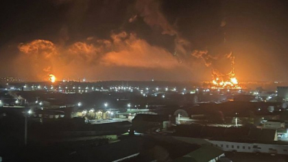 Incendiu la un depozit de petrol din orasul rusesc Briansk - FOTO Incendiu la un depozit de petrol din orasul rusesc Briansk - FOTO