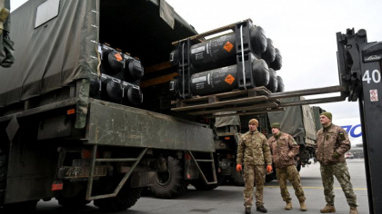 Un oficial britanic raspunde amenintarii lui Lavrov: „Nu NATO inarmeaza Ucraina, ci comunitatea internationala” Un oficial britanic raspunde amenintarii lui Lavrov: „Nu NATO inarmeaza Ucraina, ci comunitatea internationala”