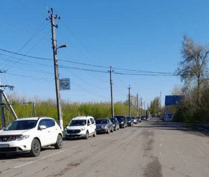 Trafic intensiv la vama Sculeni. Zeci de masini stau la coada pentru a parasi Republica Moldova - FOTO