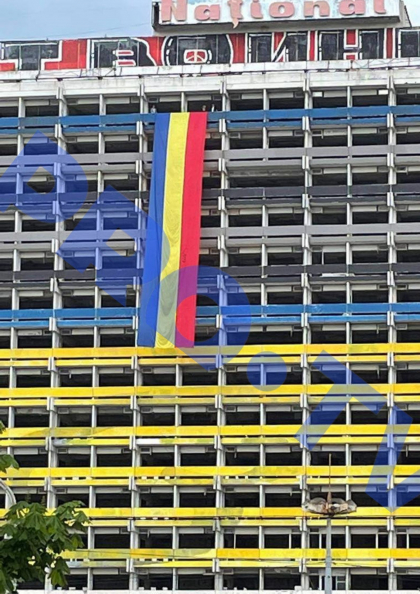 De ziua Drapelului de Stat, panglica tricolora atarna pe cladirea Hotelului National - FOTO/VIDEO De ziua Drapelului de Stat, panglica tricolora atarna pe cladirea Hotelului National - FOTO/VIDEO
