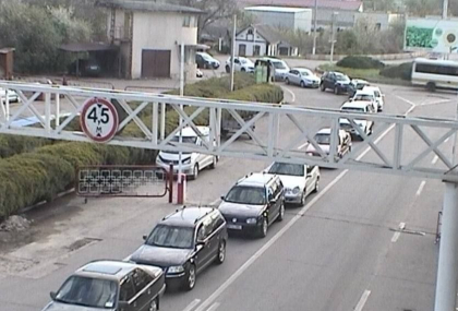 Situatia la iesirea din regiunea transnistreana. S-au format cozi la Bender, Causeni, Dubasari, Ribnita - FOTO Situatia la iesirea din regiunea transnistreana. S-au format cozi la Bender, Causeni, Dubasari, Ribnita - FOTO