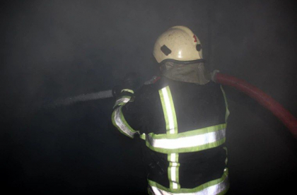 S-a ales cu arsuri, dupa ce a incercat sa stinga flacarile pana la sosirea pompierilor. Un barbat din Bardar - transportat de urgenta la spital, dupa ce locuinta acestuia a luat foc S-a ales cu arsuri, dupa ce a incercat sa stinga flacarile pana la sosirea pompierilor. Un barbat din Bardar - transportat de urgenta la spital, dupa ce locuinta acestuia a luat foc