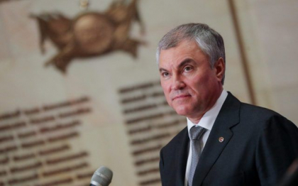 Liderul Dumei de Stat sustine ca Ucraina se va indatora pentru „multe generatii” in fata SUA, pe care le acuza ca incearca sa profite de urma razboiului: Zelenski „conduce tara intr-o groapa de datorii”
