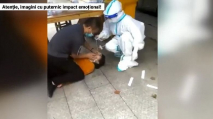In Shanghai, oamenii sunt fugariti pe strada si imobilizati pentru a fi testati cu forta anti-Covid