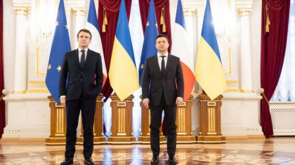 Macron a discutat cu Zelenski si i-a promis ca Franta isi va consolida ajutorul militar pentru Ucraina