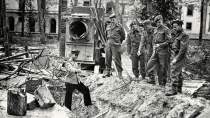 77 de ani de la sinuciderea lui Adolf Hitler, care a dus la sfarsitul celui de-Al Doilea Razboi Mondial - GALERIE FOTO