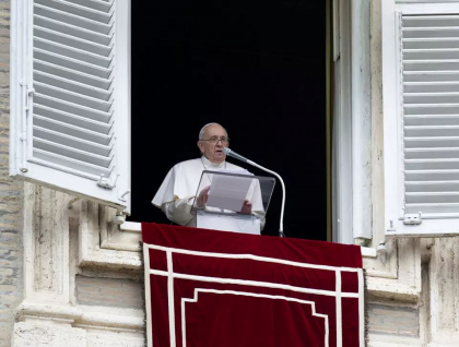 Papa Francisc cere din nou deschiderea de coridoare umanitare in Mariupol: „Plang si sufar” Papa Francisc cere din nou deschiderea de coridoare umanitare in Mariupol: „Plang si sufar”