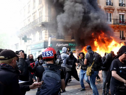 Proteste violente la Paris. 250 de mitinguri au fost organizate azi in Franta de cei care il contesta pe Macron - GALERIE FOTO/VIDEO Proteste violente la Paris. 250 de mitinguri au fost organizate azi in Franta de cei care il contesta pe Macron - GALERIE FOTO/VIDEO