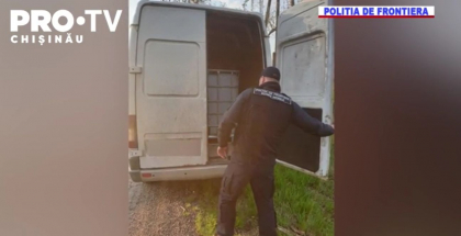 Doi barbati din Calarasi, au pus pe roate o afacere cu alcool contrafacut adus din regiunea transnistreana. Unul dintre ei a fost retinut in timp ce transporta alcoolul