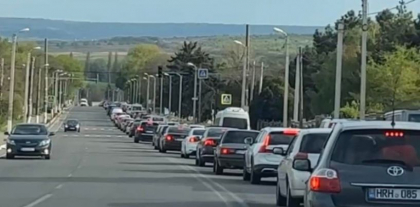Randuri kilometrice la intrare in Chisinau. Oamenii asteapta ore in sir in ambuteiaj pentru a ajunge in oras - FOTO/VIDEO