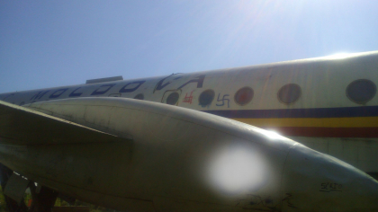 Svastica desenata pe avionul monument din apropierea aeroportului din Chisinau. Politia s-a autosesizat - FOTO Svastica desenata pe avionul monument din apropierea aeroportului din Chisinau. Politia s-a autosesizat - FOTO