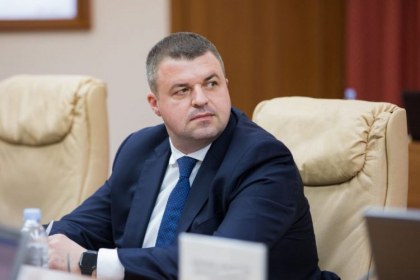 Fostul director al ASP, Serghei Railean - retinut pentru 72 de ore. Acesta este vizat intr-un dosar penal ce vizeaza procesul de achizitionare a blanchetelor Fostul director al ASP, Serghei Railean - retinut pentru 72 de ore. Acesta este vizat intr-un dosar penal ce vizeaza procesul de achizitionare a blanchetelor