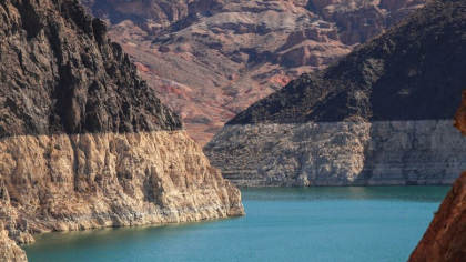 Un schelet aflat intr-un butoi metalic a fost gasit dupa secarea celui mai mare lac din SUA. Ar putea urma alte descoperiri macabre - GALERIE FOTO