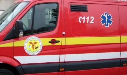 Tragedie la Timisoara: O femeie a sarit cu copiii ei, de 3 si 6 ani, de pe un bloc de 10 etaje. Toti trei au murit Tragedie la Timisoara: O femeie a sarit cu copiii ei, de 3 si 6 ani, de pe un bloc de 10 etaje. Toti trei au murit