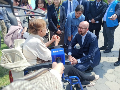 Presedintele Consiliului European, in vizita la centrul de plasament al refugiatilor de la „Moldexpo” - FOTO