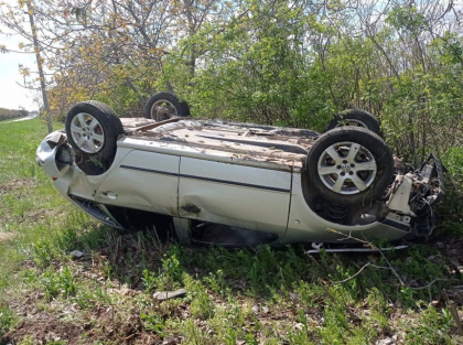 Accident grav la Soroca. O femeie de 58 de ani a decedat, dupa ce soferul a pierdut controlul volanului, a derapat de pe sosea si s-a inversat - FOTO Accident grav la Soroca. O femeie de 58 de ani a decedat, dupa ce soferul a pierdut controlul volanului, a derapat de pe sosea si s-a inversat - FOTO