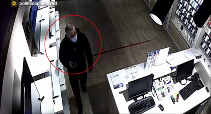 A furat aproape patru mii de lei dintr-un magazin din capitala, in timp ce angajatii erau ocupati. Politia cauta faptasul - VIDEO