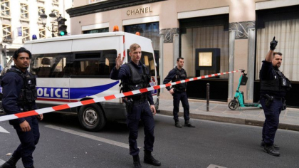 Jaf armat de milioane de euro la un magazin Chanel din Paris