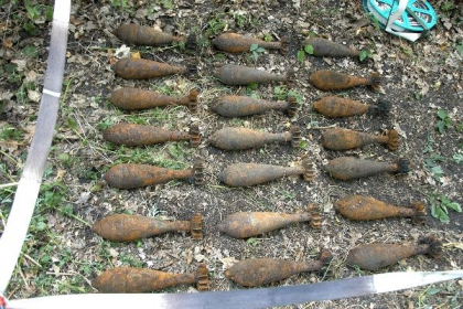 81 obiecte explozive si 1 403 de cartuse de diferit calibru - gasite de genistii militari 81 obiecte explozive si 1 403 de cartuse de diferit calibru - gasite de genistii militari