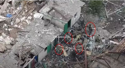O drona a surprins momentul in care soldati ucraineni sunt capturati de rusi - VIDEO