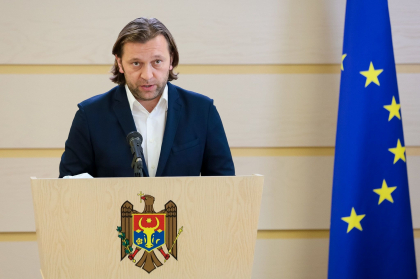 Dumitru Alaiba amenintat pentru ca a votat interzicerea panglicii Sfantul Gheorghe: "Pentru simbolurile noastre te voi atinge pe tine si pe familia ta" - FOTO Dumitru Alaiba amenintat pentru ca a votat interzicerea panglicii Sfantul Gheorghe: "Pentru simbolurile noastre te voi atinge pe tine si pe familia ta" - FOTO