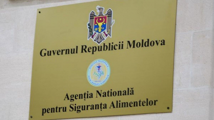 Mai multe cutii cu suc - retrase de pe rafturile unui magazin din Orhei. Anuntul facut de ANSA Mai multe cutii cu suc - retrase de pe rafturile unui magazin din Orhei. Anuntul facut de ANSA