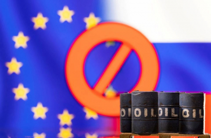 Reuters: UE modifica planul de sanctiuni pentru petrolul Rusiei in incercarea de a castiga statele reticente
Reuters: UE modifica planul de sanctiuni pentru petrolul Rusiei in incercarea de a castiga statele reticente