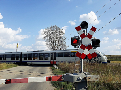 10 sefi de tren si insotitori de vagon de la Calea Ferata - trimisi in judecata. Acestia luau mita pentru transportarea in exces a bagajului 10 sefi de tren si insotitori de vagon de la Calea Ferata - trimisi in judecata. Acestia luau mita pentru transportarea in exces a bagajului