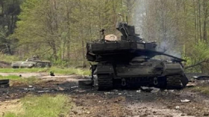Ucraineni au reusit sa distruga „Spargatorul” lui Putin, tancul cu cel mai modern blindaj din arsenalul Rusiei Ucraineni au reusit sa distruga „Spargatorul” lui Putin, tancul cu cel mai modern blindaj din arsenalul Rusiei