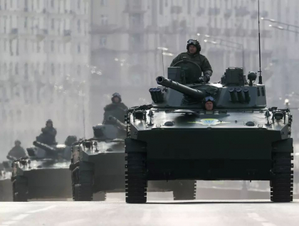 Rusia pregateste parada de Ziua Victoriei. Tancuri, avioane si soldati au putut fi vazute pe strazile din principalele orase - FOTO
Rusia pregateste parada de Ziua Victoriei. Tancuri, avioane si soldati au putut fi vazute pe strazile din principalele orase - FOTO