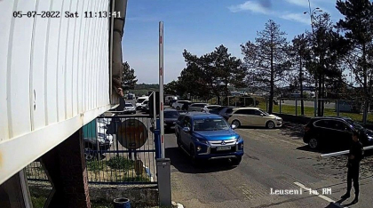 Trafic intensiv la vama Leuseni si Sculeni. Zeci de masini stau la coada pentru a parasi Republica Moldova - FOTO Trafic intensiv la vama Leuseni si Sculeni. Zeci de masini stau la coada pentru a parasi Republica Moldova - FOTO