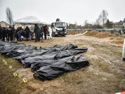 Zeci de cadavre deshumate la Visgorod, in Ucraina, in cadrul unor anchete asupra crimelor de razboi comise de rusi Zeci de cadavre deshumate la Visgorod, in Ucraina, in cadrul unor anchete asupra crimelor de razboi comise de rusi