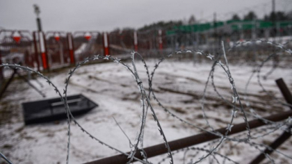 Polonia a ridicat un gard permanent de peste 5 metri pe 60 de kilometri din frontiera sa cu Belarusul