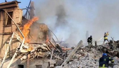 Aproximativ 60 de oameni, dati disparuti sub daramaturile unui adapost bombardat de rusi. Guvernator: Cel mai probabil sunt morti