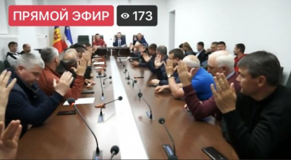 La miez de noapte, Adunarea Populara din Gagauzia a adoptat o noua lege prin care se permite utilizarea panglicii Sfantului Gheorghe pe teritoriul Autonomiei Gagauze. Legea va fi valabila doar o zi
La miez de noapte, Adunarea Populara din Gagauzia a adoptat o noua lege prin care se permite utilizarea panglicii Sfantului Gheorghe pe teritoriul Autonomiei Gagauze. Legea va fi valabila doar o zi