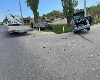 Accident grav la Straseni. O femeie si doi copii au fost preluati de ambulanta, dupa ce automobilul a ajuns intr-un sant plin cu apa
Accident grav la Straseni. O femeie si doi copii au fost preluati de ambulanta, dupa ce automobilul a ajuns intr-un sant plin cu apa