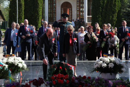Ambasadorul Rusiei in Republica Moldova, Oleg Vasnetov, a depus flori la Complexul Memorial Eternitatea - GALERIE FOTO