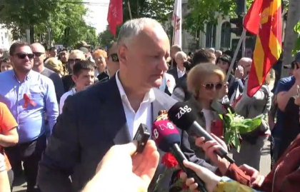 Igor Dodon, cu panglica Sfantului Gheorghe in piept, prezent la marsul Victoriei: „Am dreptul la libera exprimare si port ceea ce doresc”