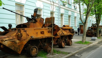 Ucrainenii au expus blindate rusesti distruse pe strazile din Kiev, cu ocazia zilei de 9 mai