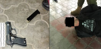 
Un barbat din capitala ar fi amenintat cu arma o vanzatoare a unui magazin si a cerut alcool. Ce s-a intamplat dupa 