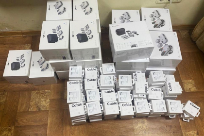Drone, cabluri USB si statii radio - gasite de oamenii legii in bagajele unor persoane, la vama Leuseni si Sculeni - FOTO Drone, cabluri USB si statii radio - gasite de oamenii legii in bagajele unor persoane, la vama Leuseni si Sculeni - FOTO