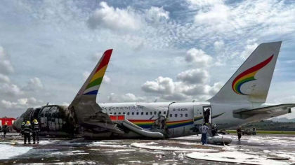Un avion cu peste 120 de oameni la bord a luat foc pe pista aeroportului in China - VIDEO Un avion cu peste 120 de oameni la bord a luat foc pe pista aeroportului in China - VIDEO