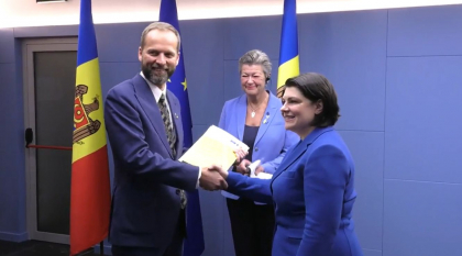 Republica Moldova a transmis a doua parte a chestionarului pentru obtinerea statutului de tara candidat la UE - VIDEO Republica Moldova a transmis a doua parte a chestionarului pentru obtinerea statutului de tara candidat la UE - VIDEO