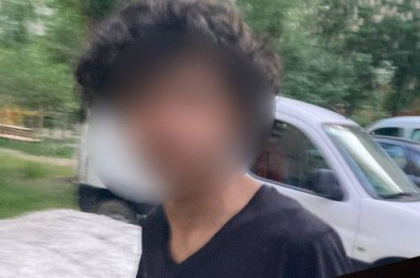 A intrat intr-o masina si a furat mai multe bunuri, in capitala. Un tanar - retinut de politisti - FOTO/VIDEO A intrat intr-o masina si a furat mai multe bunuri, in capitala. Un tanar - retinut de politisti - FOTO/VIDEO