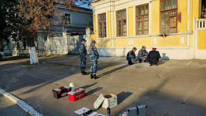 Un barbat ar fi aruncat sticle cu continut explozibil in doua cladiri din Tiraspol - FOTO
