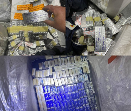 Un sofer a incercat sa iasa din tara cu 200 pachete de tigari si peste 5 mii de pastile, la vama Cahul. Unde urmau sa ajunga acestea - FOTO Un sofer a incercat sa iasa din tara cu 200 pachete de tigari si peste 5 mii de pastile, la vama Cahul. Unde urmau sa ajunga acestea - FOTO