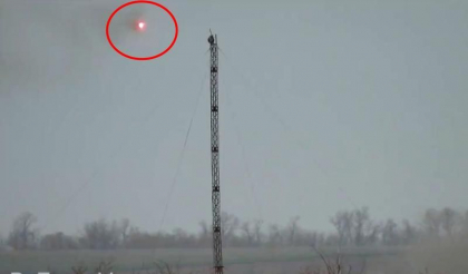 Epic-fail? Separatistii pro-rusi au tras cu o racheta, iar firul de ghidaj s-a prins intr-un stalp - VIDEO Epic-fail? Separatistii pro-rusi au tras cu o racheta, iar firul de ghidaj s-a prins intr-un stalp - VIDEO